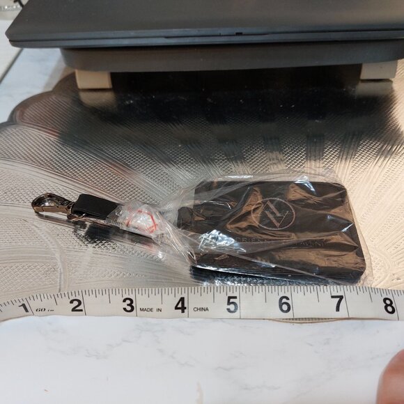 Adrienne Vittadini ID Photo Card Mini One Slot Thin ID Card Luggage Holder Tag - Picture 3 of 5